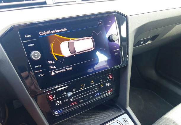 Volkswagen Passat cena 93698 przebieg: 80000, rok produkcji 2020 z Pasłęk małe 79